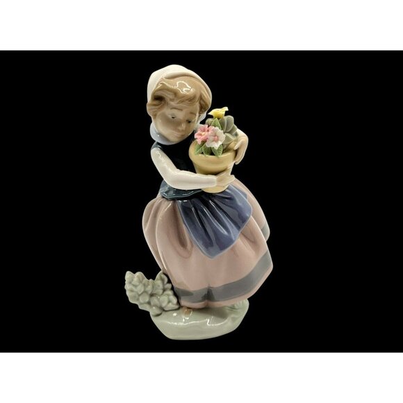 Vintage Lladro Spring Is Here Girl With Basket of Flowers 6.75" Figurine #5223 - Picture 2 of 16